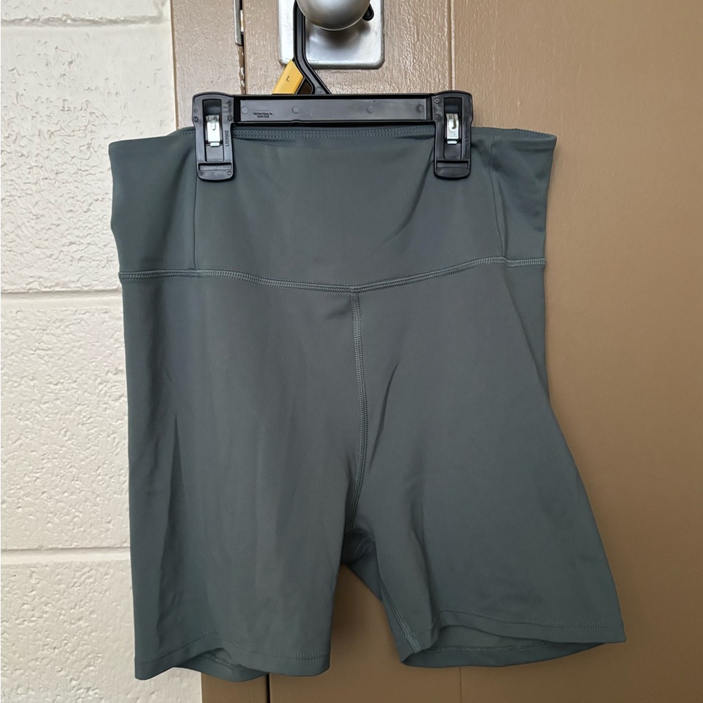 girlfriend collective biker shorts